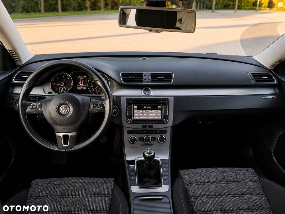Volkswagen Passat 2.0 TDI Highline - 12