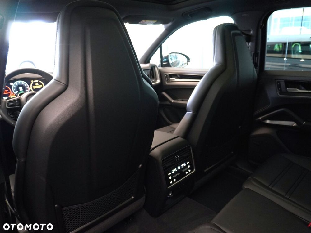 Porsche Cayenne E-Hybrid PHEV Black Edition - 34
