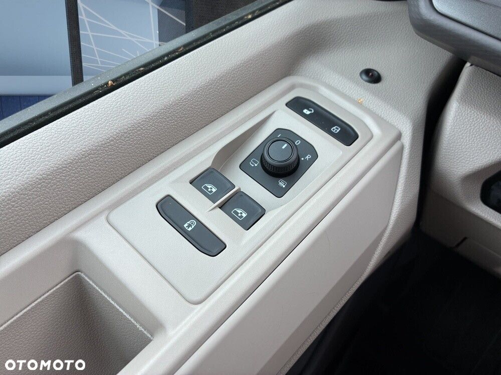 Volkswagen california Beach TOUR/BENZYNA,  5-os., 2.0 TSI 204 KM DSG (dolne i górne łóżko) - 29