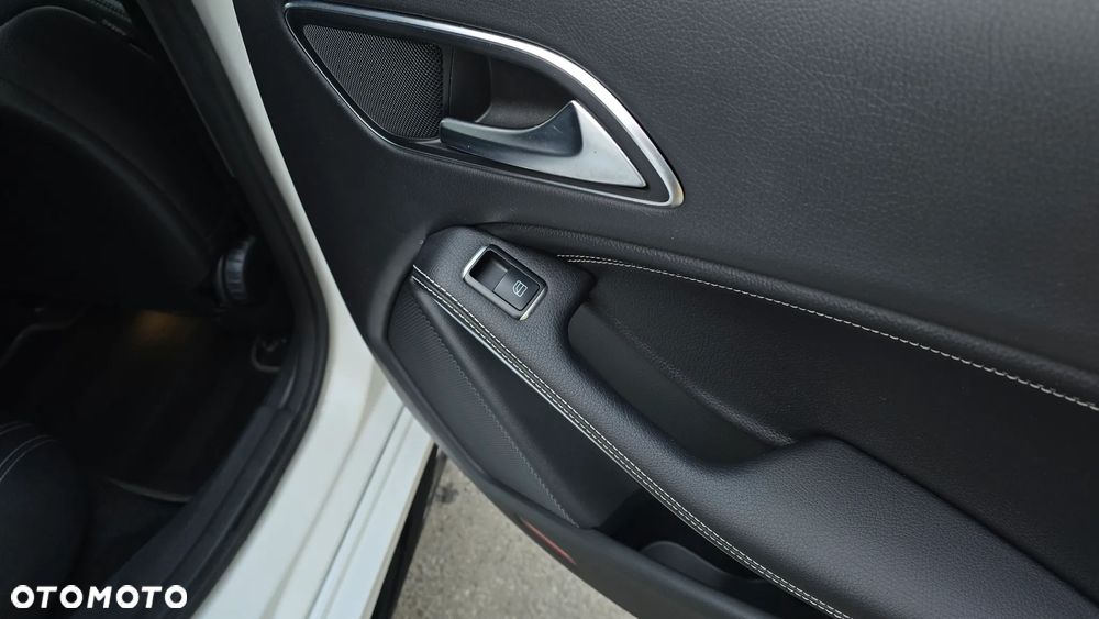 Mercedes-Benz CLA 250 4Matic 7G-DCT AMG Line - 37