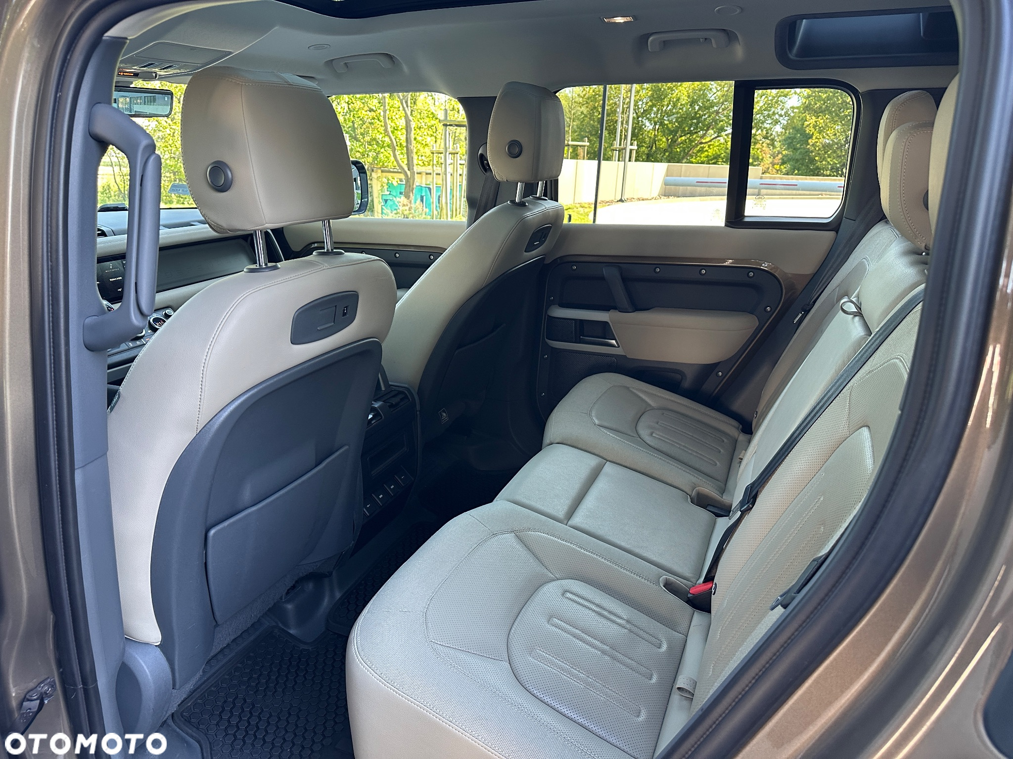 Land Rover Defender 110 3.0 P400 mHEV First Edition - 14
