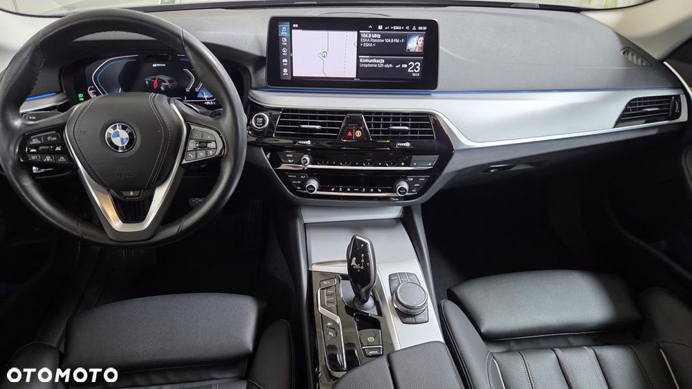 BMW Seria 5 530e xDrive M Sport sport - 13