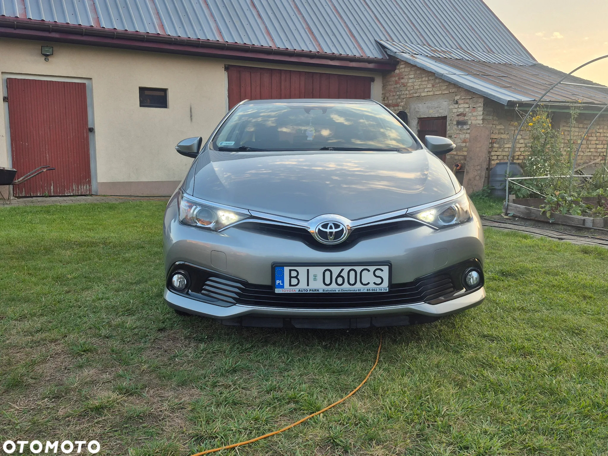 Toyota Auris 1.6 Premium - 2