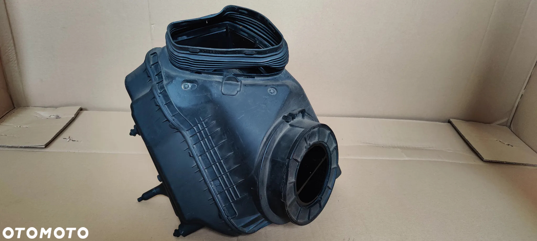 OBUDOWA FILTRA POWIETRZA S6 C7 4G 4G0133836S 4.0 TFSI - 2