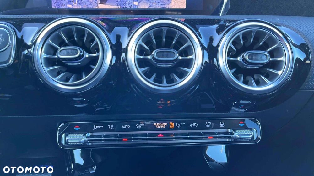 Mercedes-Benz CLA - 16