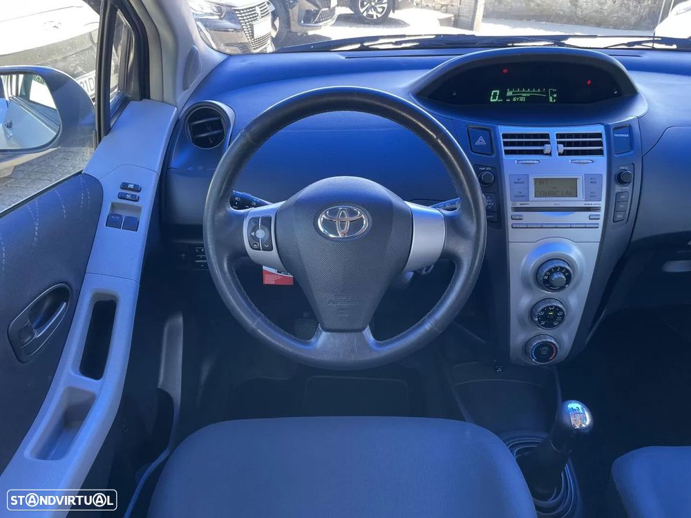Toyota Yaris 1.0 VVT-i AC Manual - 4