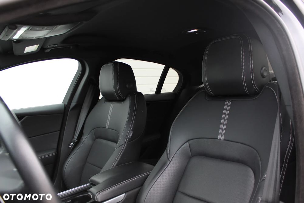 Jaguar XE - 10