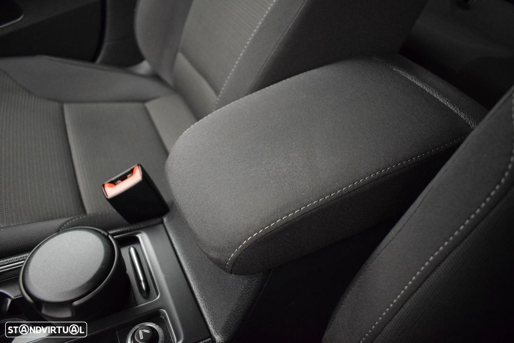 VW Golf Variant 1.6 TDi R-Line DSG - 18