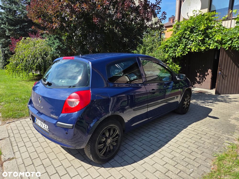 Renault Clio 1.4 16V Authentique - 1