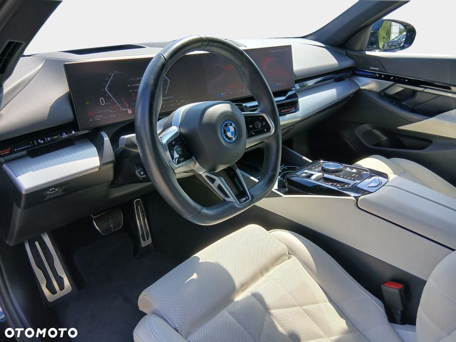 BMW Seria 5 530e PHEV M Sport Edition - 6