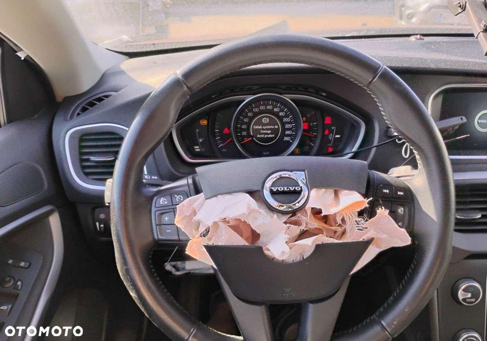 Volvo V40 Cross Country - 12