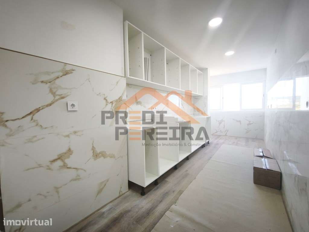 Situado em Santo António dos Cavaleiros, Torres da Bela Vista, T3 t... - Grande imagem: 3/20