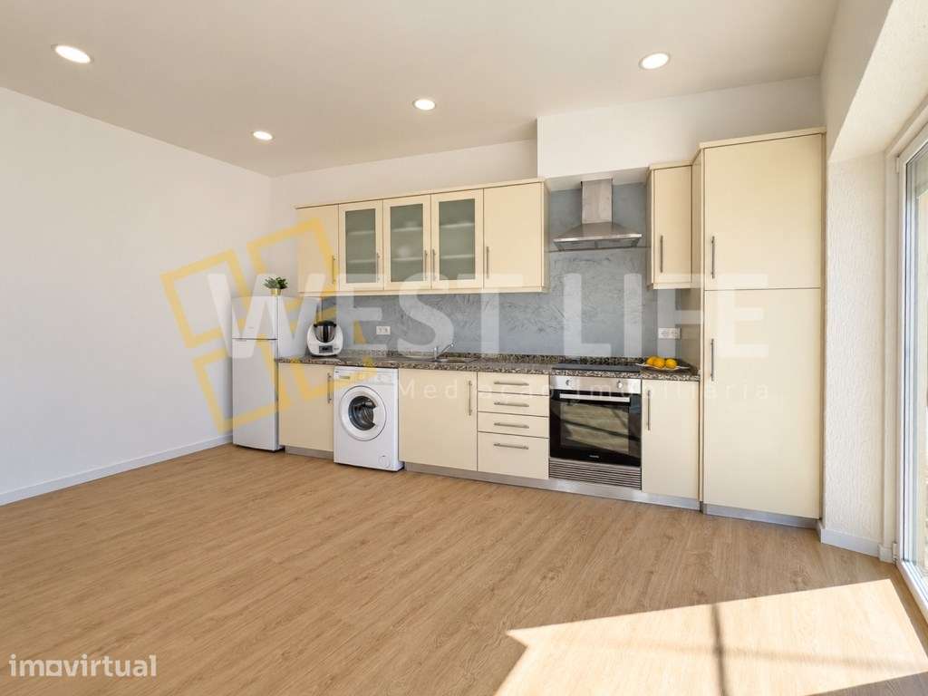 Moradia T2 totalmente remodelada com VISTA MAR a 4 minutos da praia... - Grande imagem: 3/24