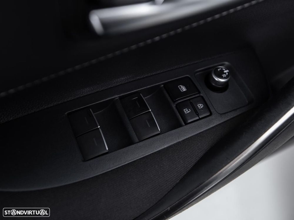 Toyota Corolla 1.8 Hybrid Comfort — fotografia 12