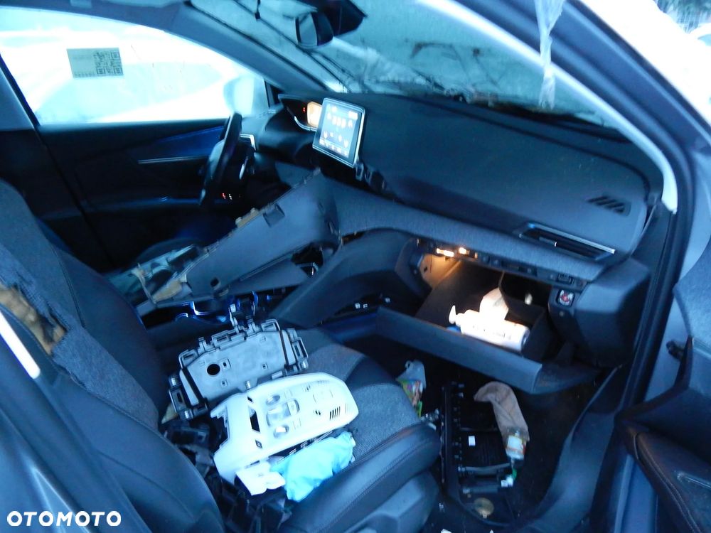 Peugeot 3008 PureTech 130 Stop & Start GPF EAT8 Allure Business-Paket - 18