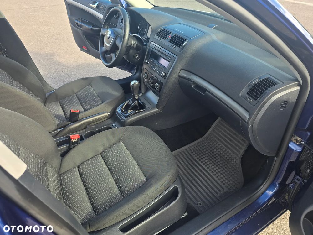 Skoda Octavia 1.6 Ambiente - 10