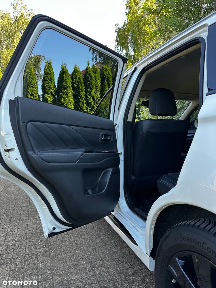 Mitsubishi Outlander Intense + - 15