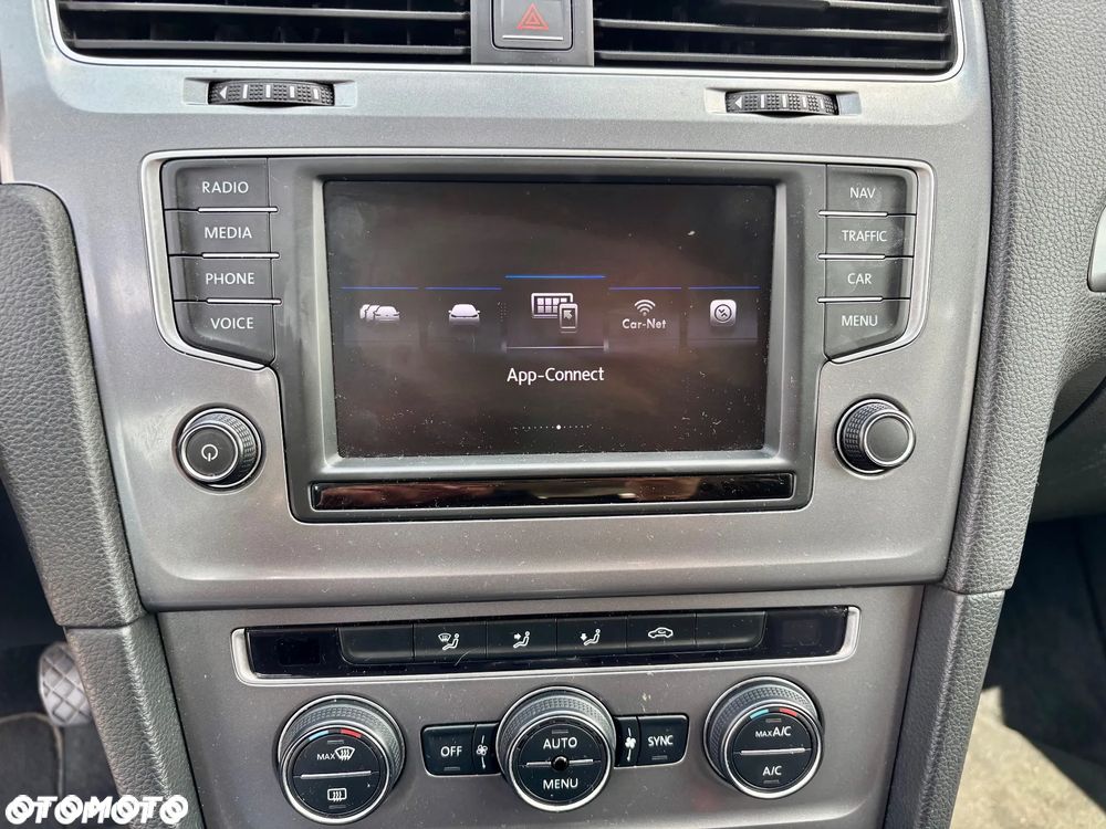 Volkswagen Golf - 23