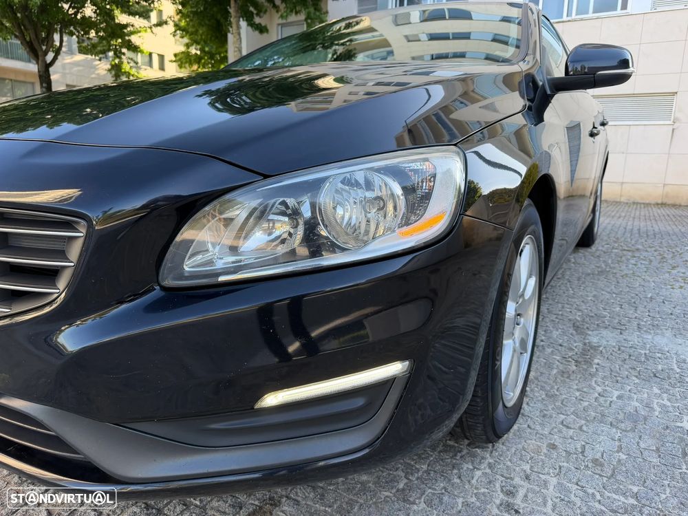 Volvo V60 D2 Momentum - 25