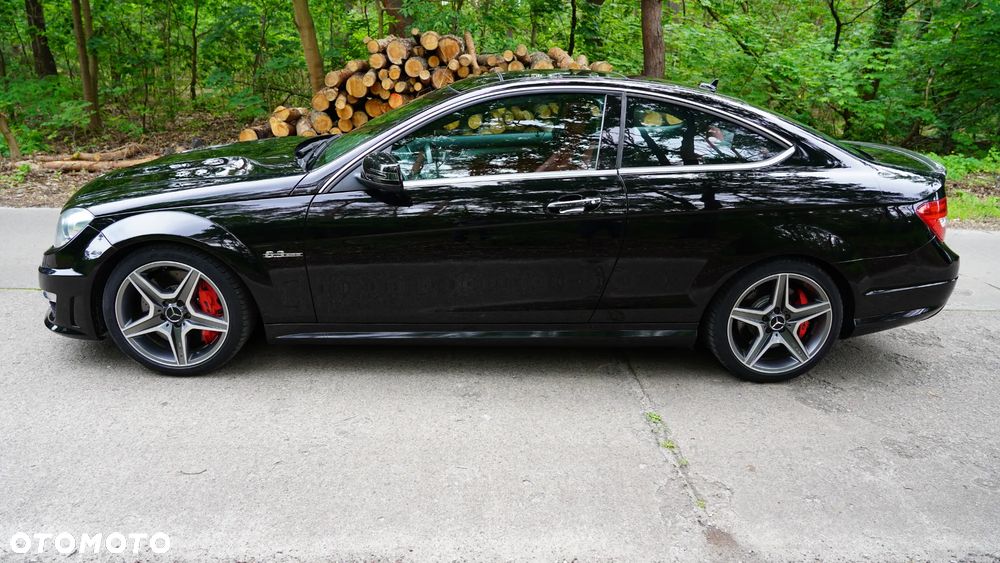 Mercedes-Benz Klasa C 63 AMG AMG SPEEDSHIFT MCT AMG Performance Package - 4