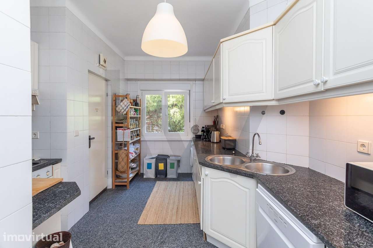 Apartamento T3 com sótão e terraço de utilização exclusiva - Av. de Ma - Grande imagem: 3/31