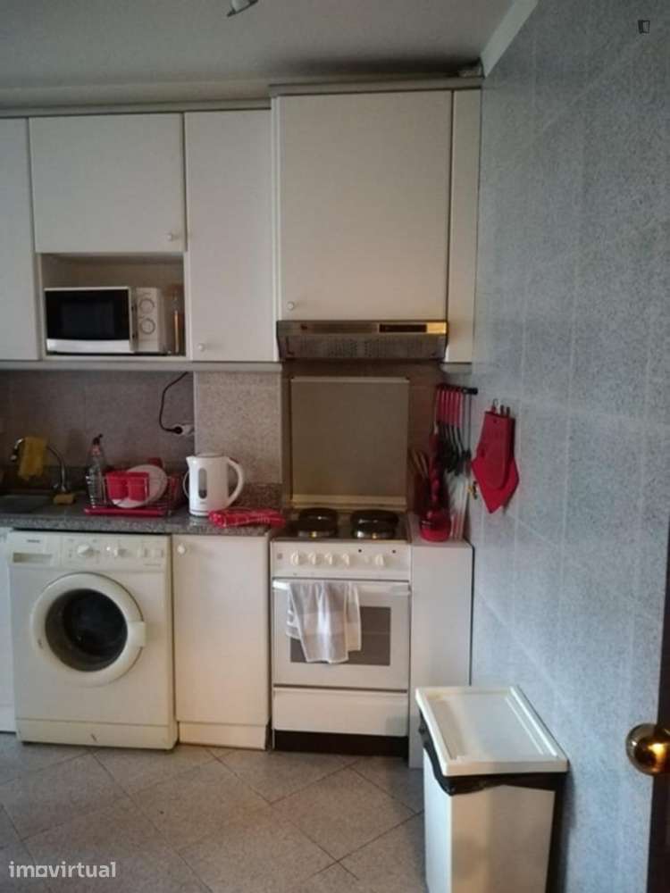 Quarto - localizado em Santo Ildefonso Porto - Grande imagem: 3/6