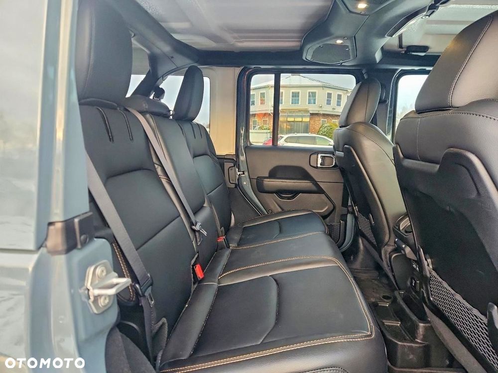 Jeep Wrangler - 10