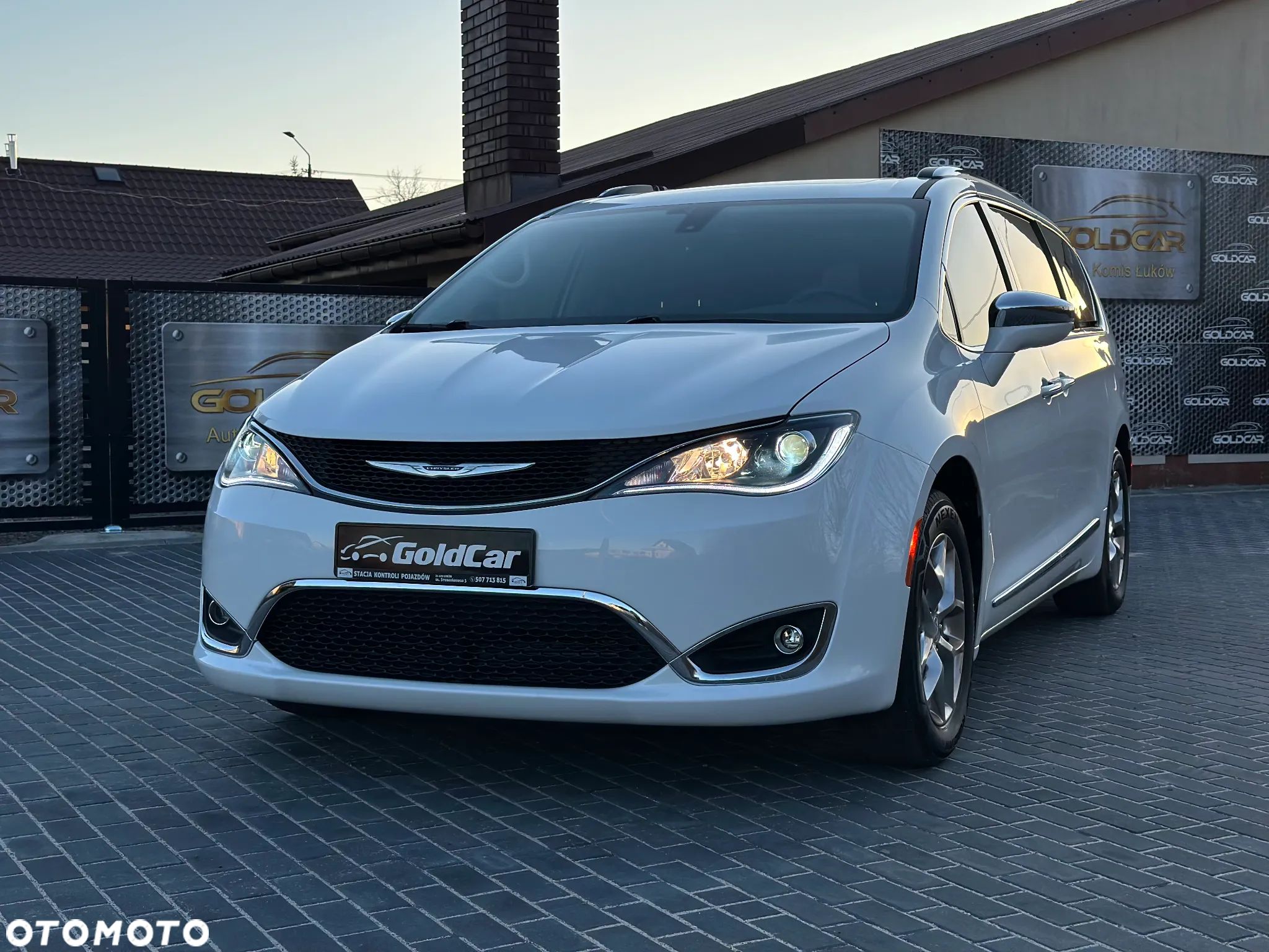 Chrysler Pacifica - 1