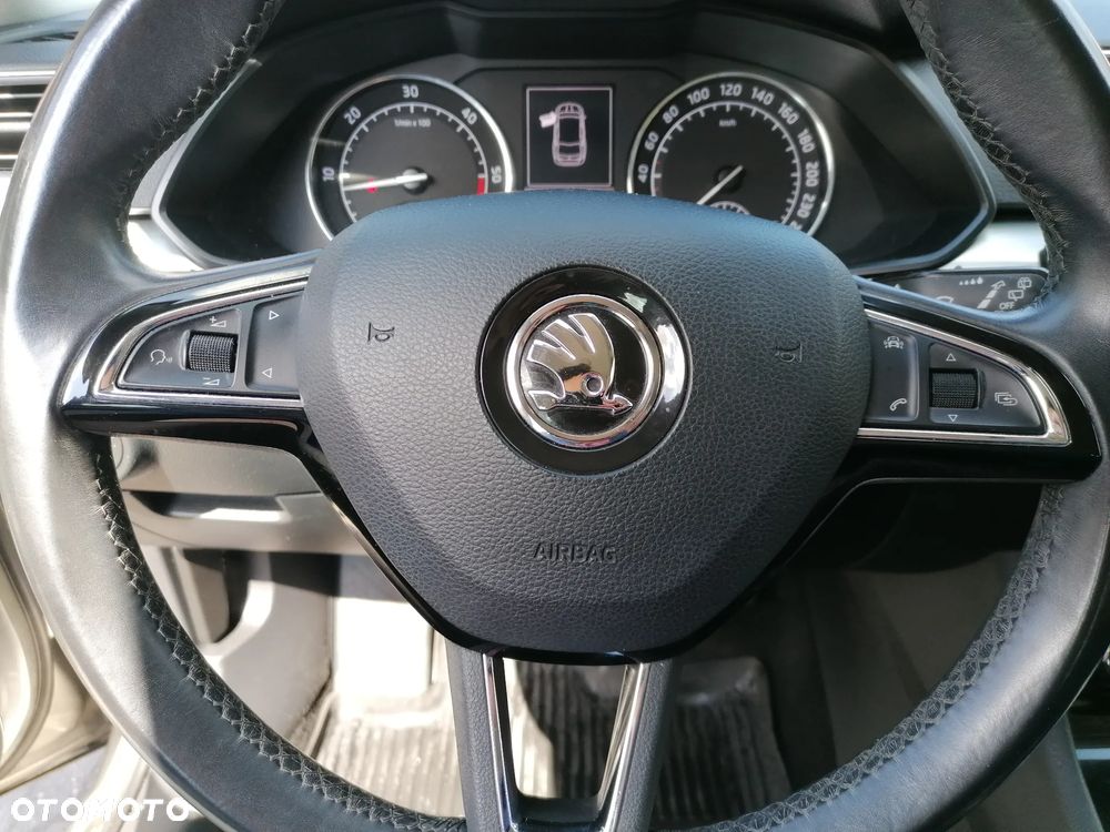 Skoda Superb 2.0 TDI Ambition - 11