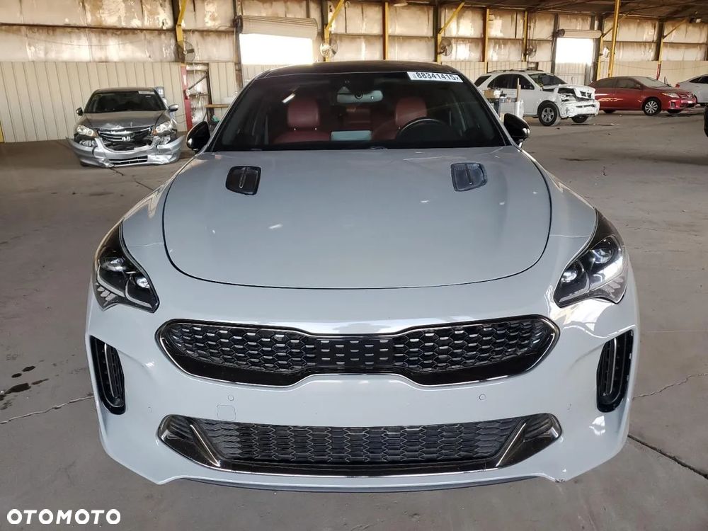 Kia Stinger - 5