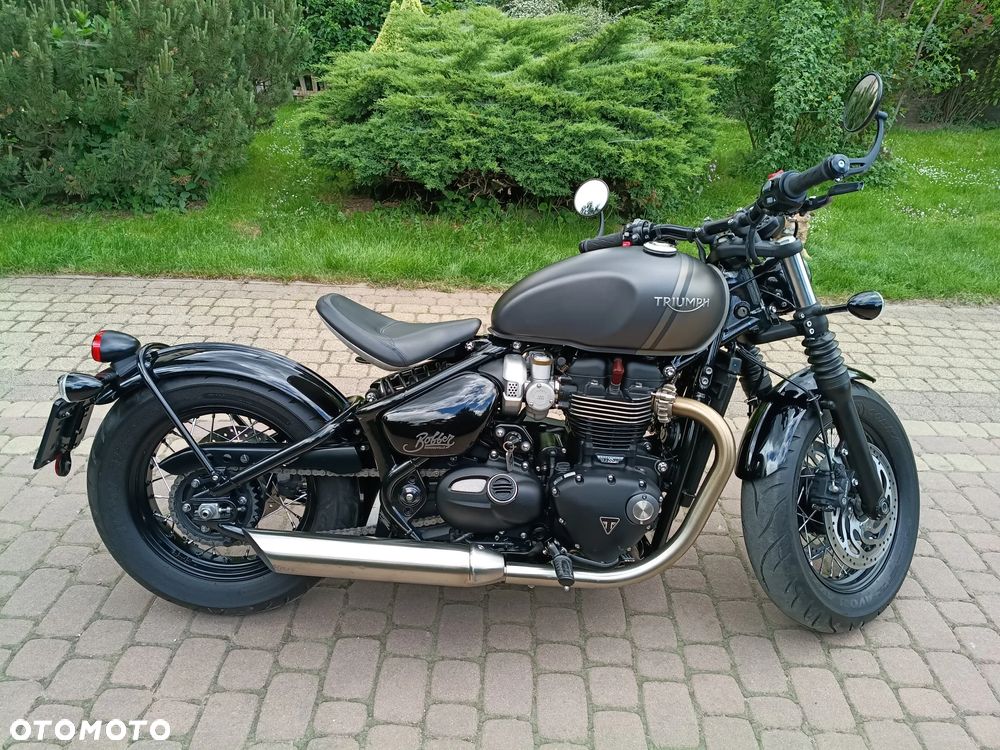 Triumph Bonneville Bobber - 12