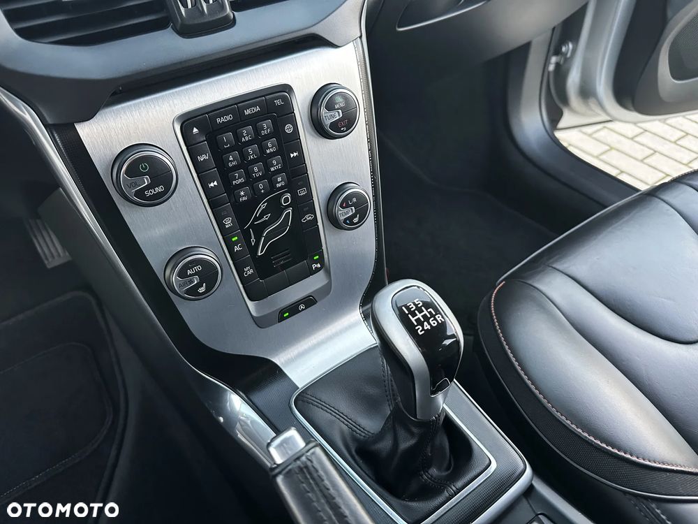 Volvo V40 Cross Country D2 Drive-E Ocean Race - 24