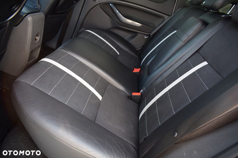 Ford Kuga 2.0 TDCi Titanium - 9