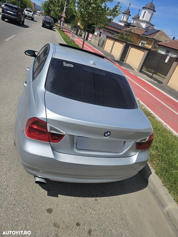 BMW Seria 3 320d DPF Aut. - 2