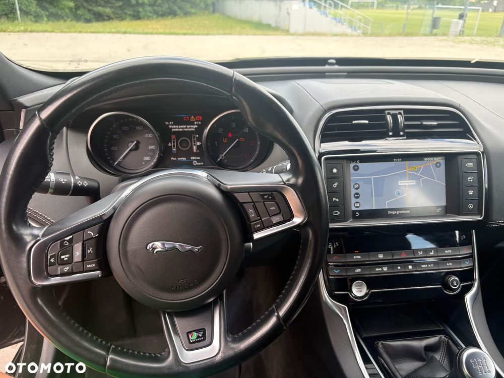 Jaguar XE 2.0 D R-Sport - 29