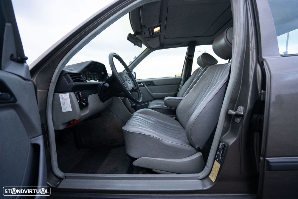 Mercedes-Benz W124 (1984-1997) 300 D Turbo - 46