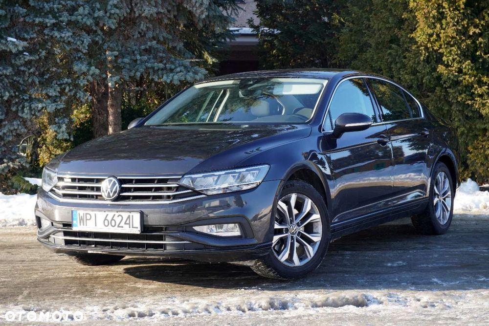 Volkswagen Passat - 1