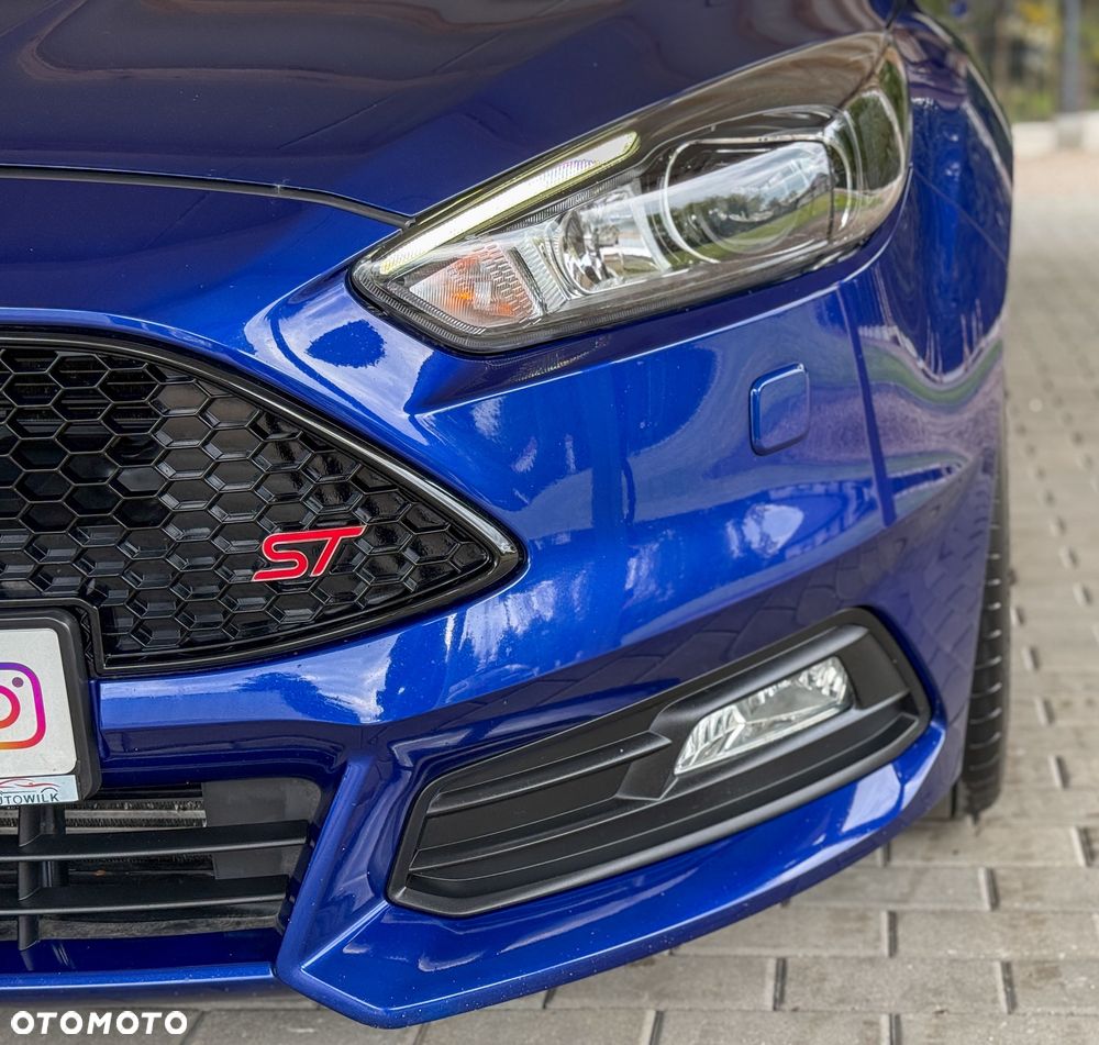 Ford Focus 2.0 EcoBoost ST mit Leder-Sport-Paket - 17