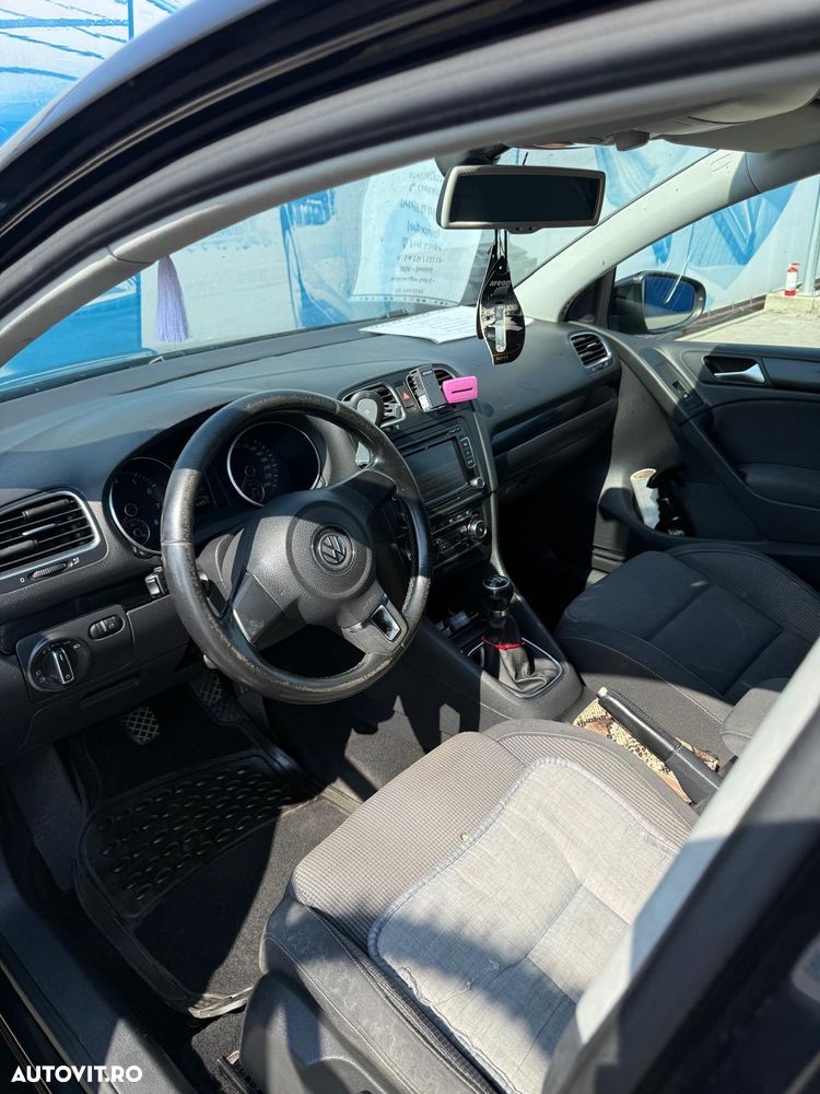 Volkswagen Golf - 6