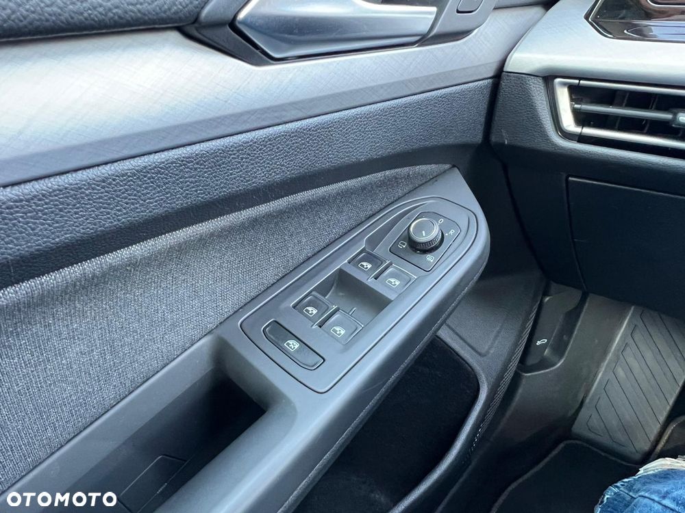 Volkswagen Golf 2.0 TDI SCR - 12