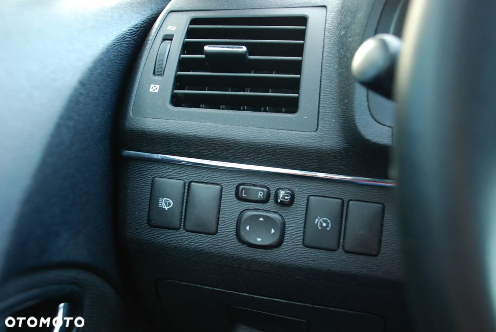 Toyota Avensis - 17