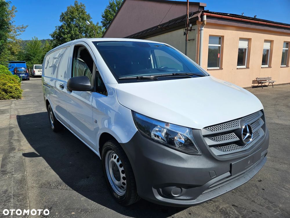 Mercedes-Benz Vito 4x4 4matic automat rej.04 2023 long klima navi 3osobowy fvat23% - 9