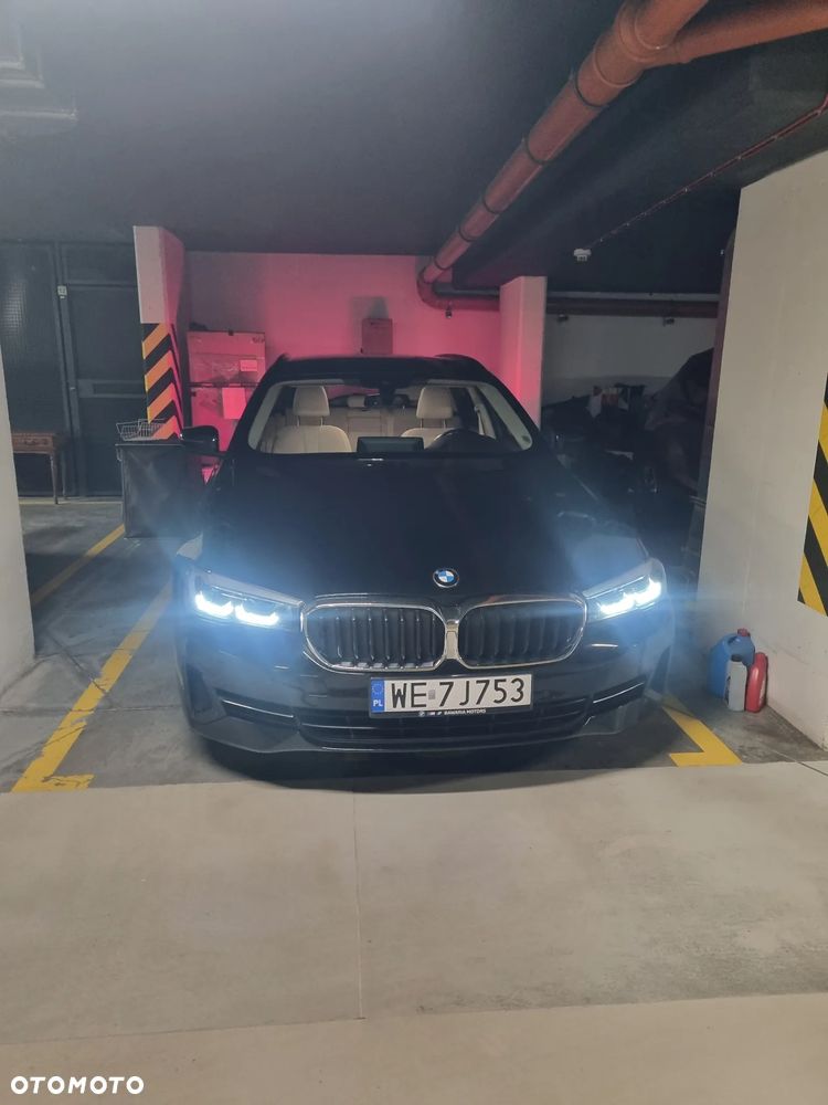 BMW Seria 5 518d mHEV - 24