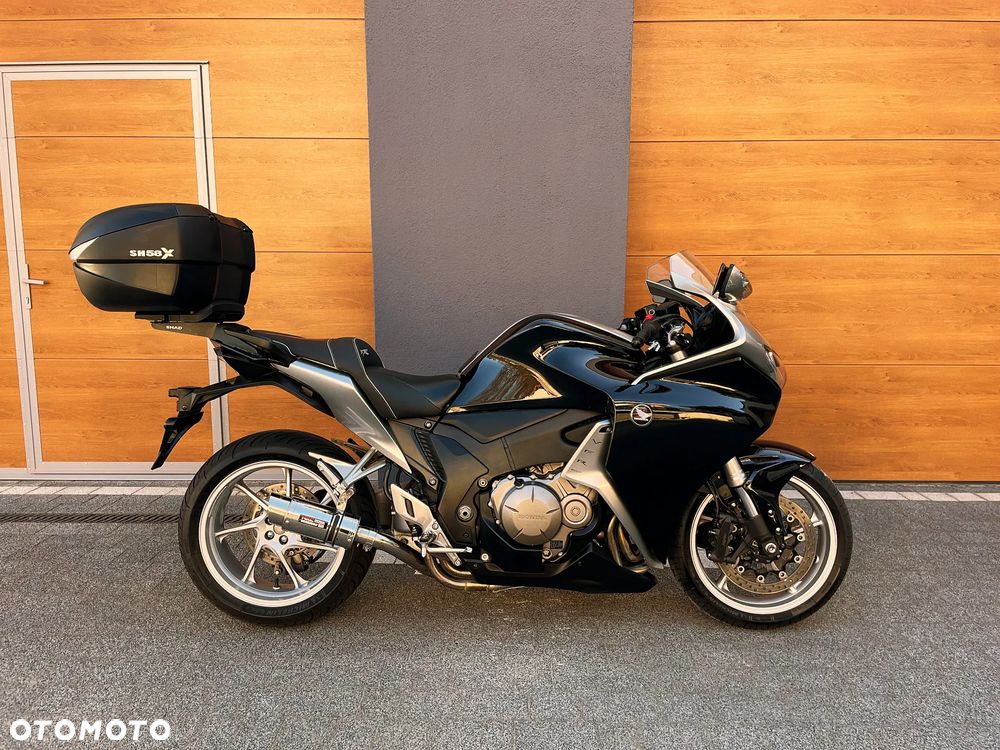 Honda VFR - 3