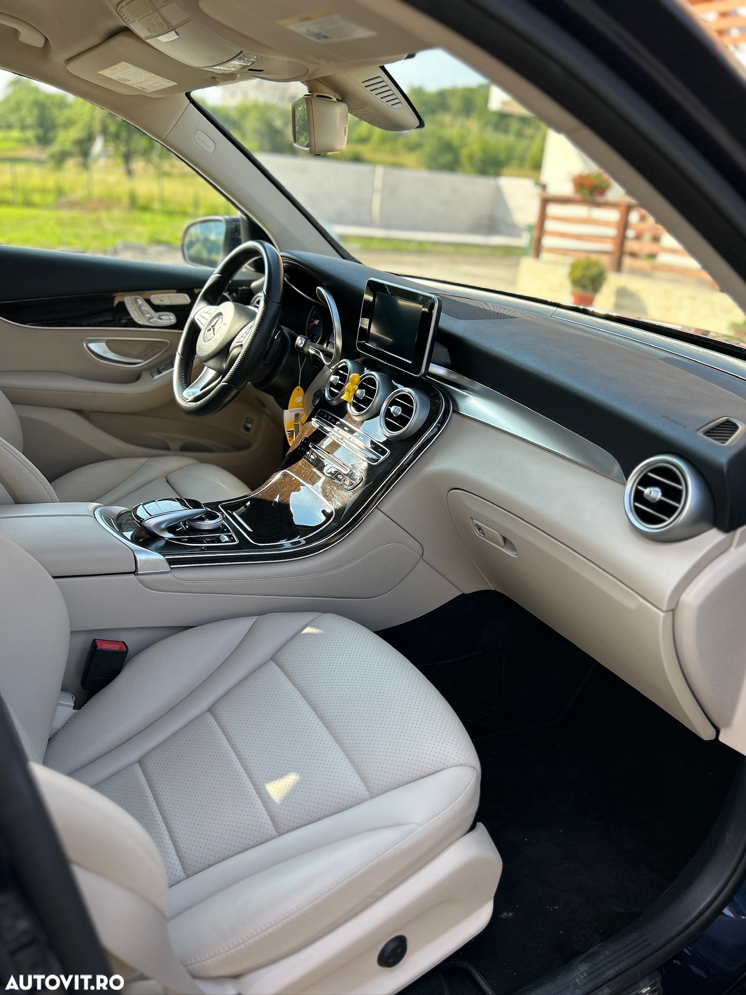 Mercedes-Benz GLC 300 4Matic 9G-TRONIC AMG Line - 5