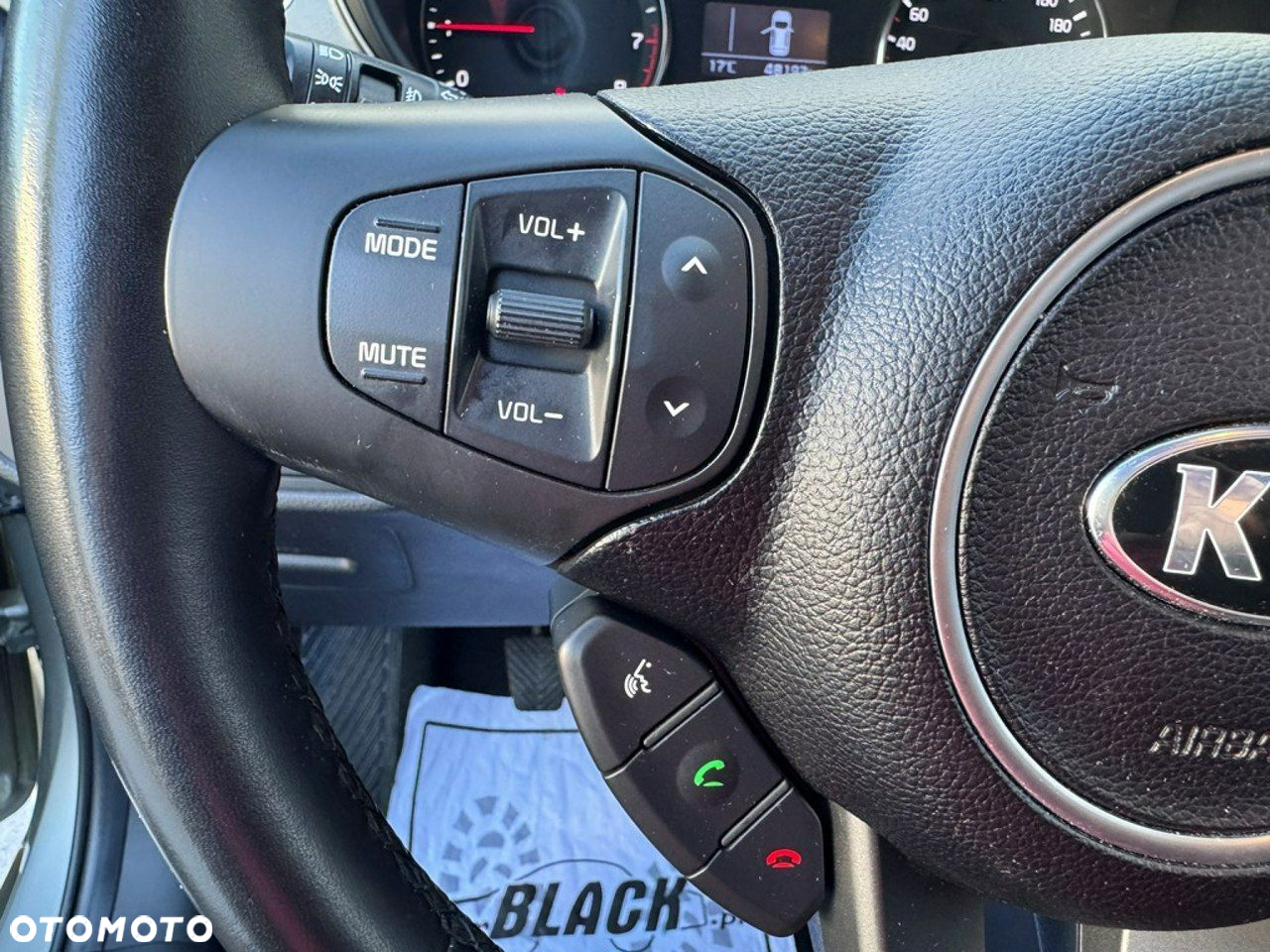 Kia Carens - 10