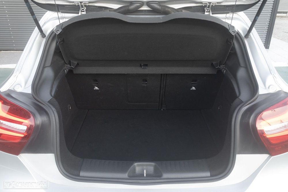 Mercedes-Benz A 180 d AMG Line - 22