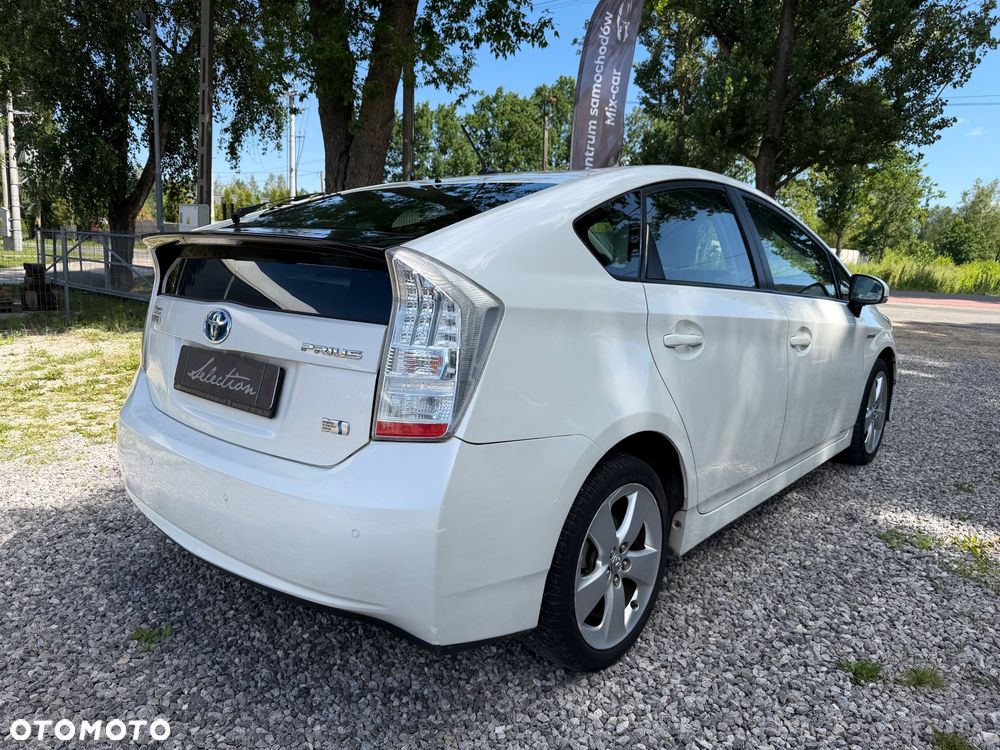 Toyota Prius (Hybrid) - 5