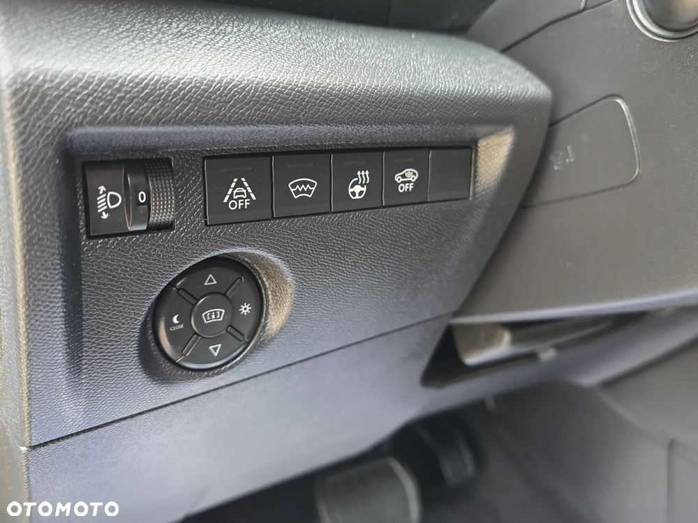 Citroën C4 BlueHDi 130 Stop&Start EAT8 SHINE - 24
