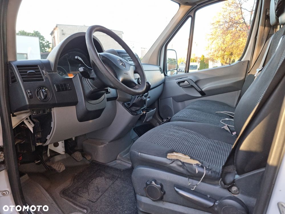 Mercedes-Benz Sprinter - 13